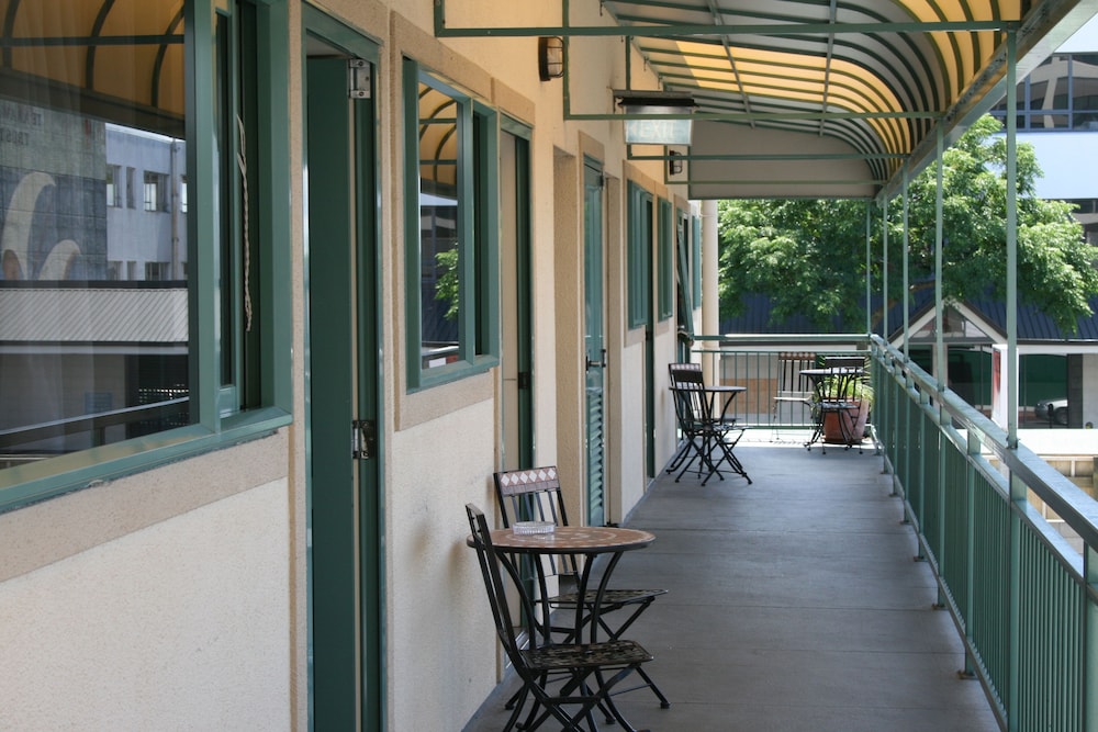 Astray Motel And Backpackers 4/66