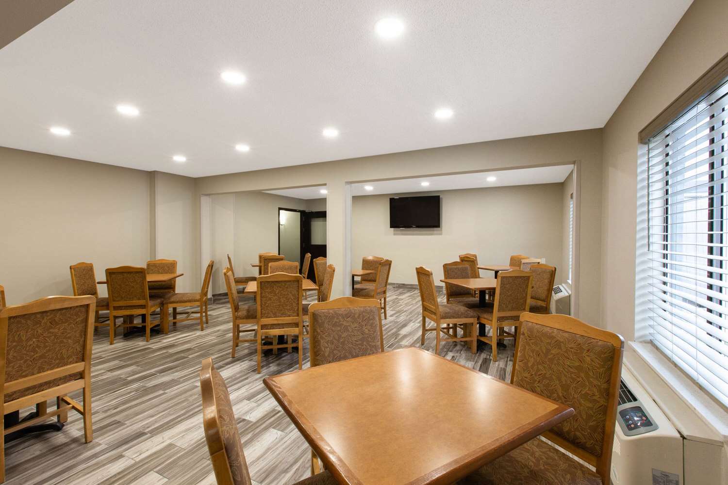 restaurant cafeteria