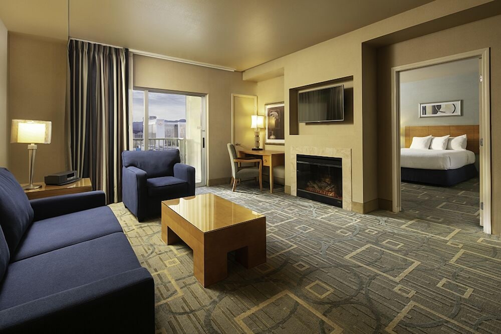 The Platinum Hotel 52/65