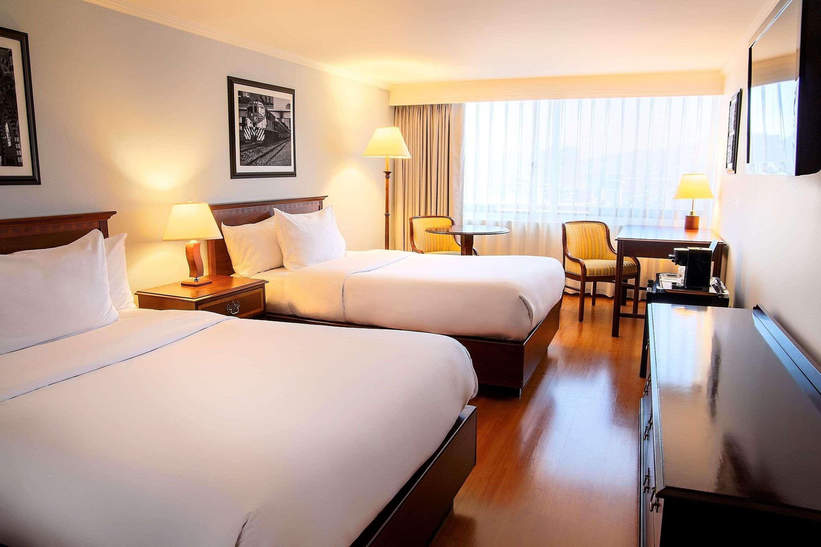 ROOM, TWIN BEDS