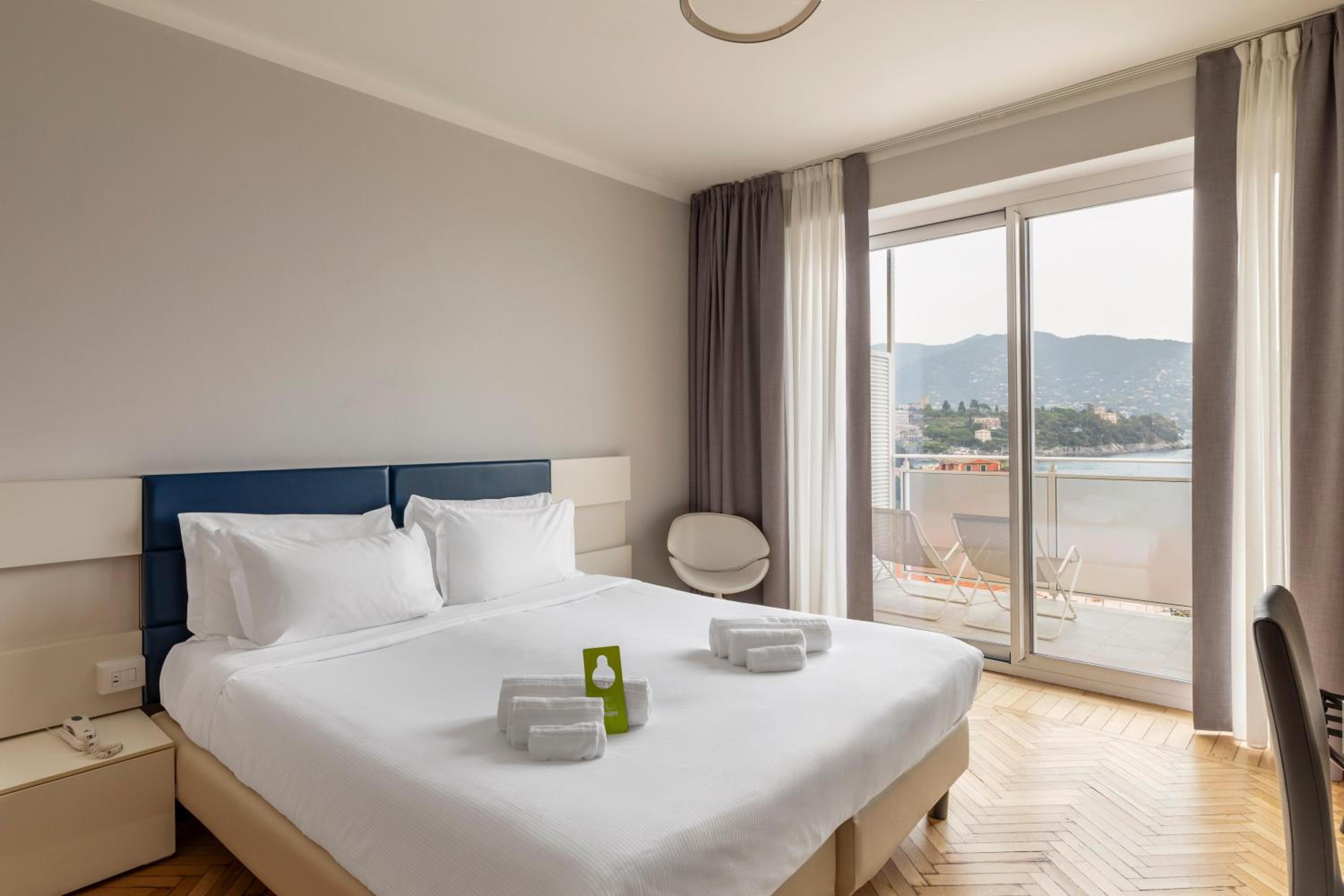 غرفة بسرير مزدوج بإطلالة على البحر، B&B Hotel Park Hotel Suisse Santa Margherita Ligure 2/10