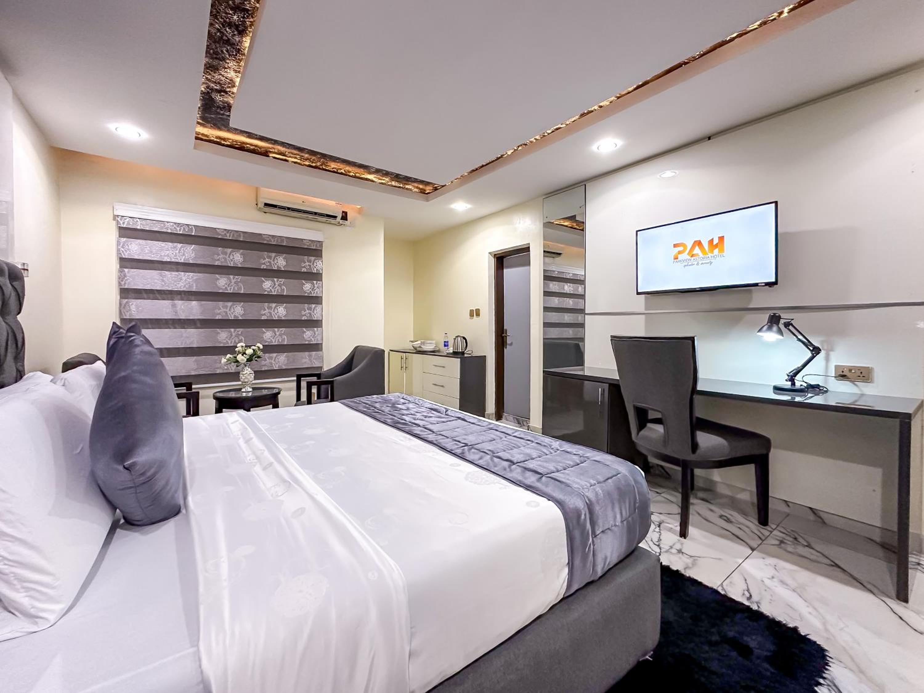 Suite, King Bed
