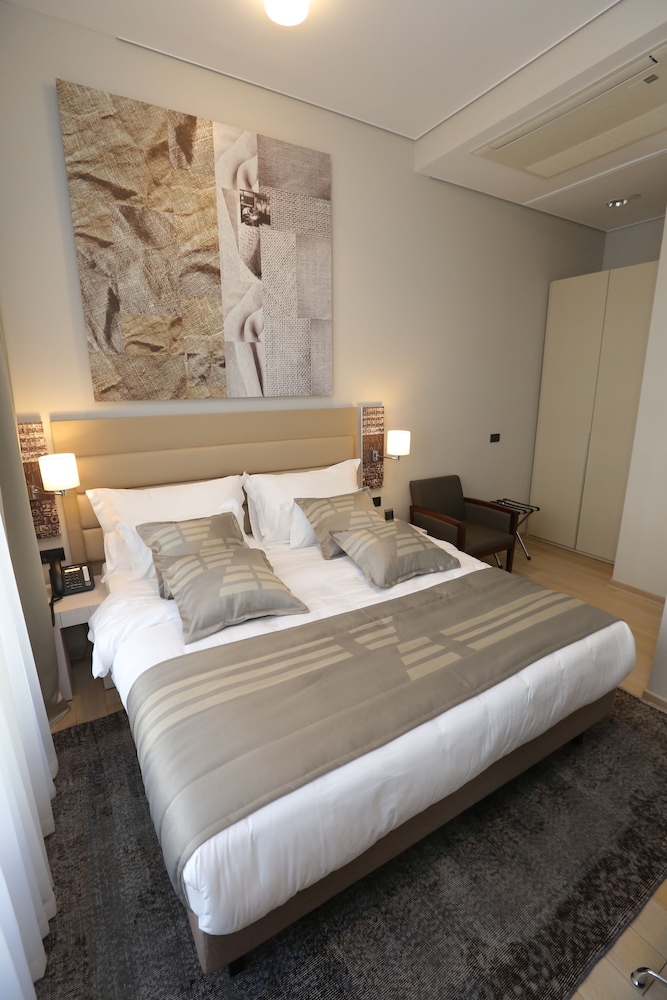 1 Bedroom, City, Suite, King Bed 3/10