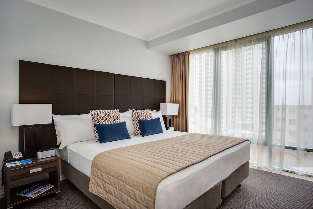 2 BEDROOMS, DELUXE
