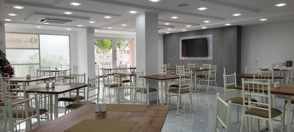 Hotel Los Almendros 22/26