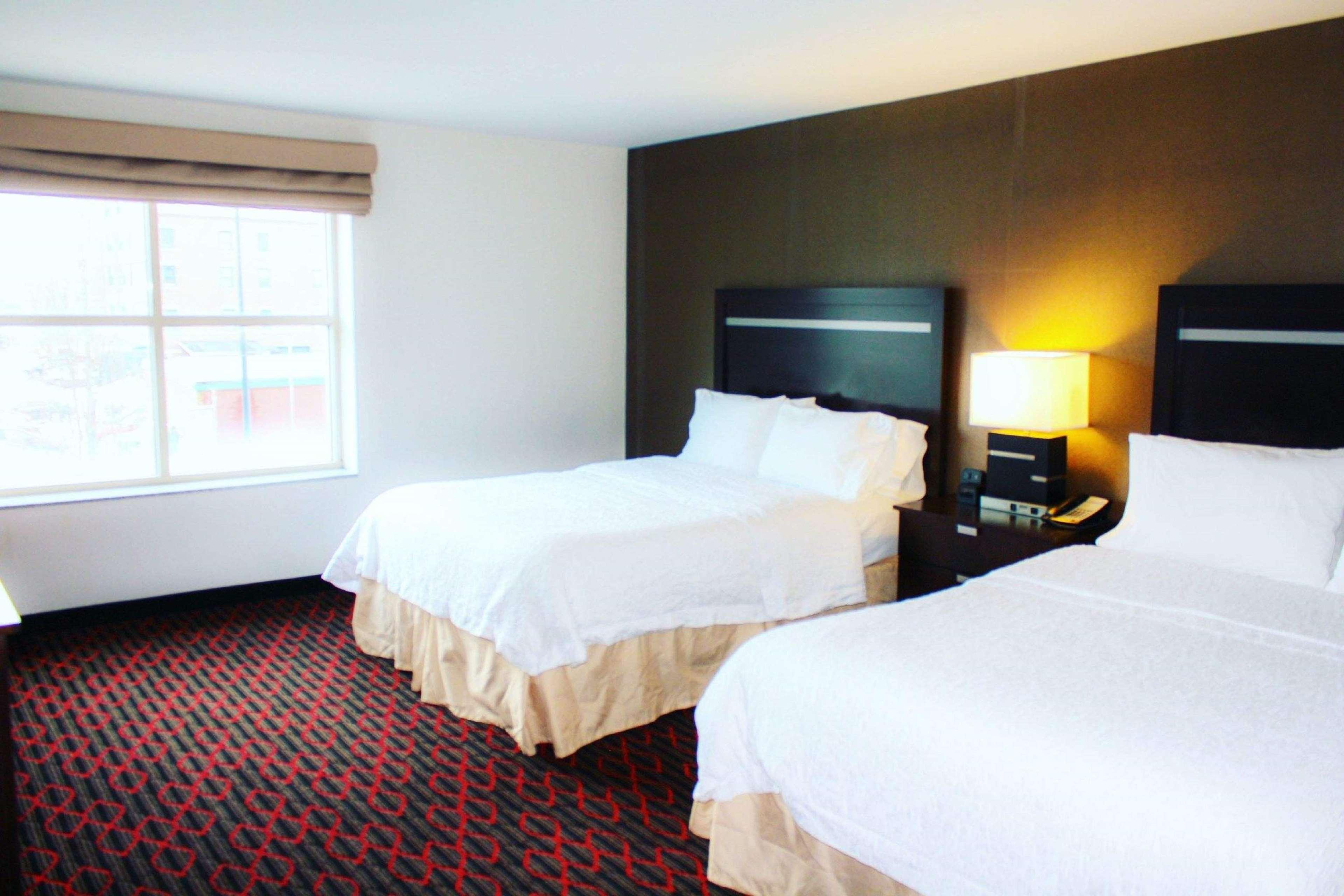 Room, 2 Queen Beds, Water View