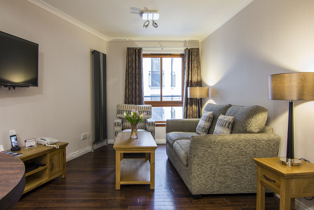 The Knight Residence by Mansley Serviced Apartments 36/46