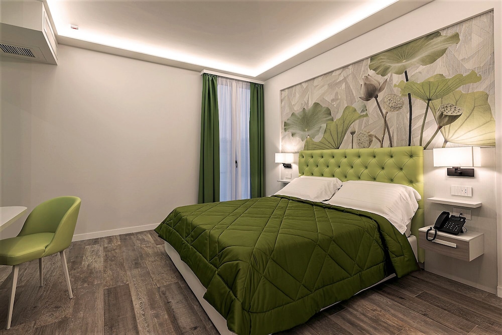 Petit Hotel 17/31