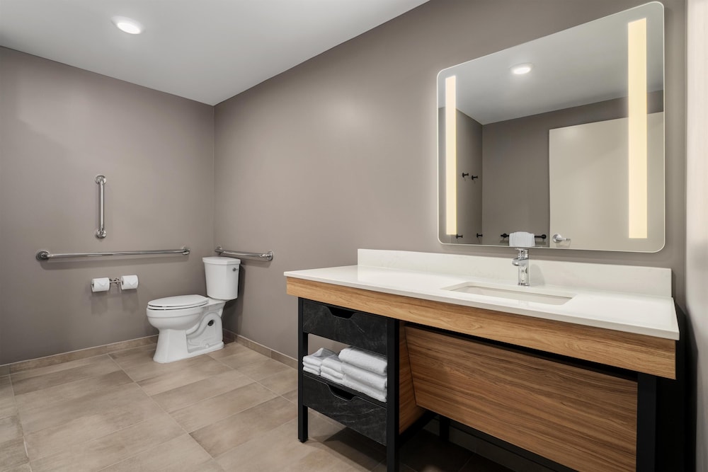 LivSmart Studios by Hilton Columbia Greystone 39/41