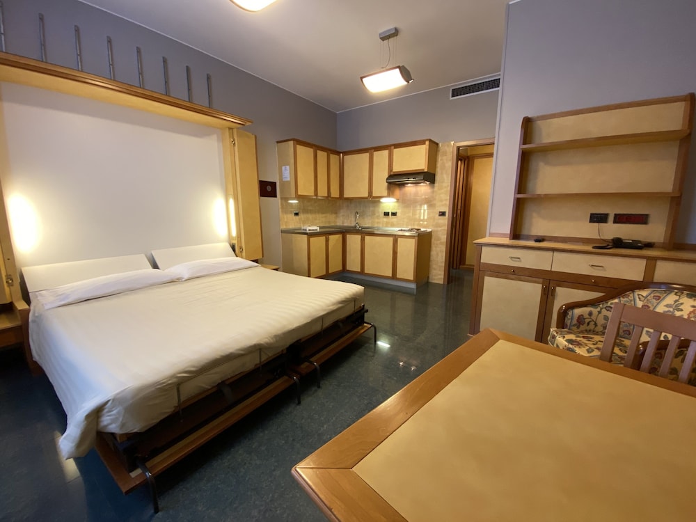 Le Petit Hotel 38/59