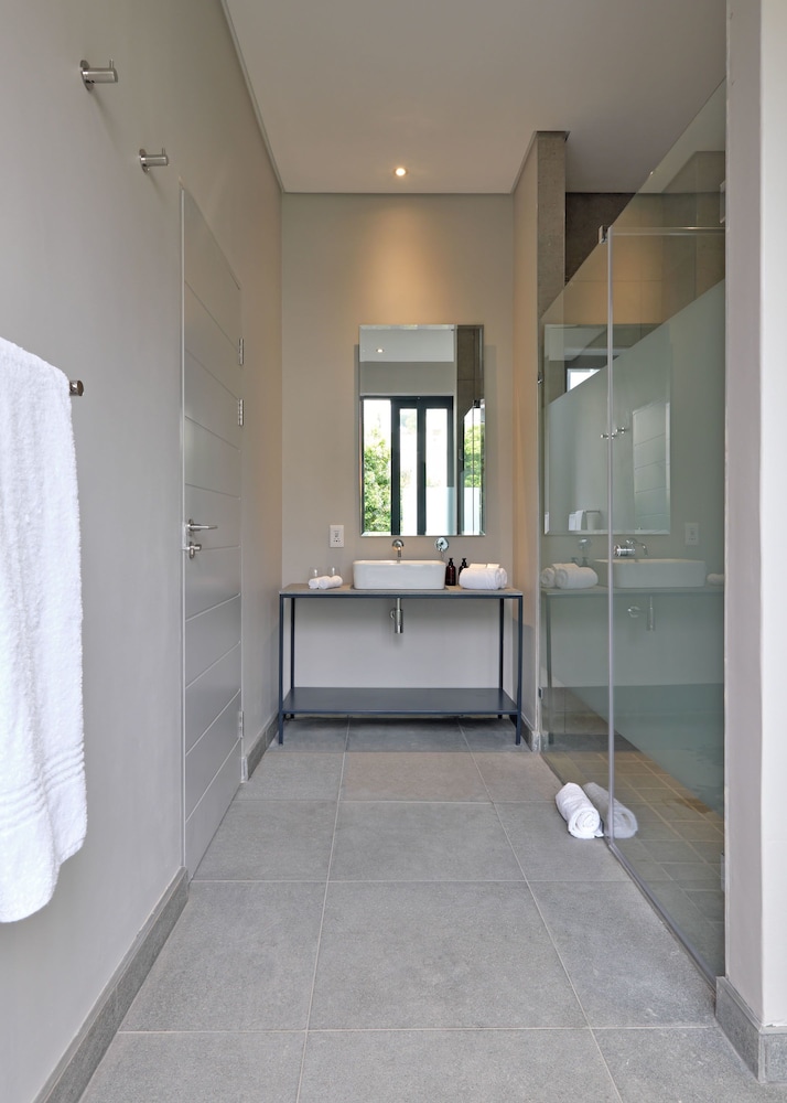 The Tree House Boutique Hotel 49/50