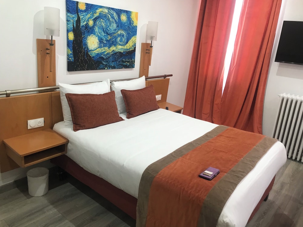 غرفة كلاسيكية رباعية بسرير مزدوج وسريرين منفصلين، Morand Hotel 4/6