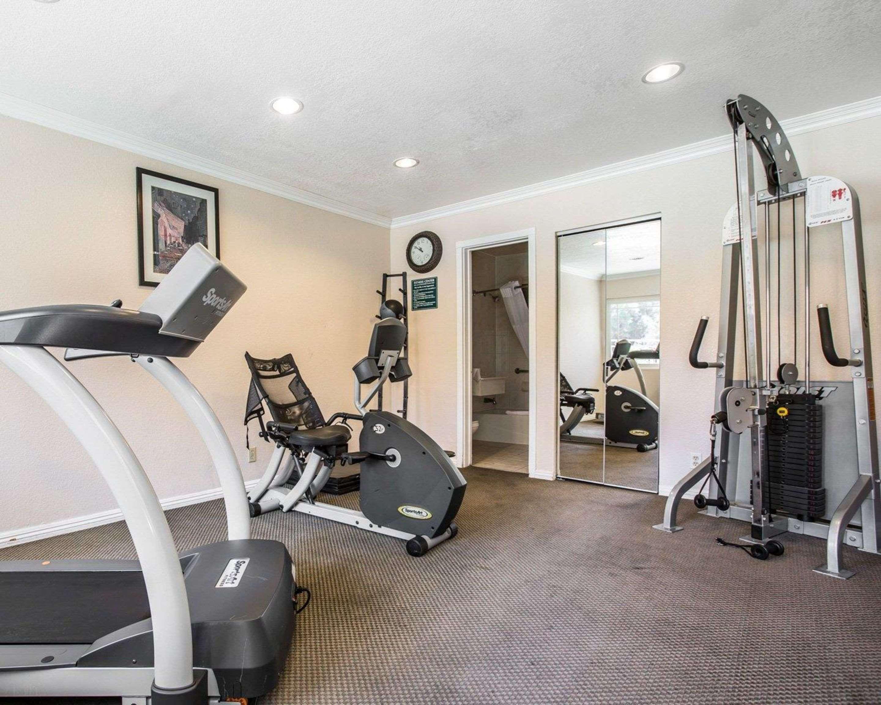 Quality Inn & Suites Thousand Oaks 22/38