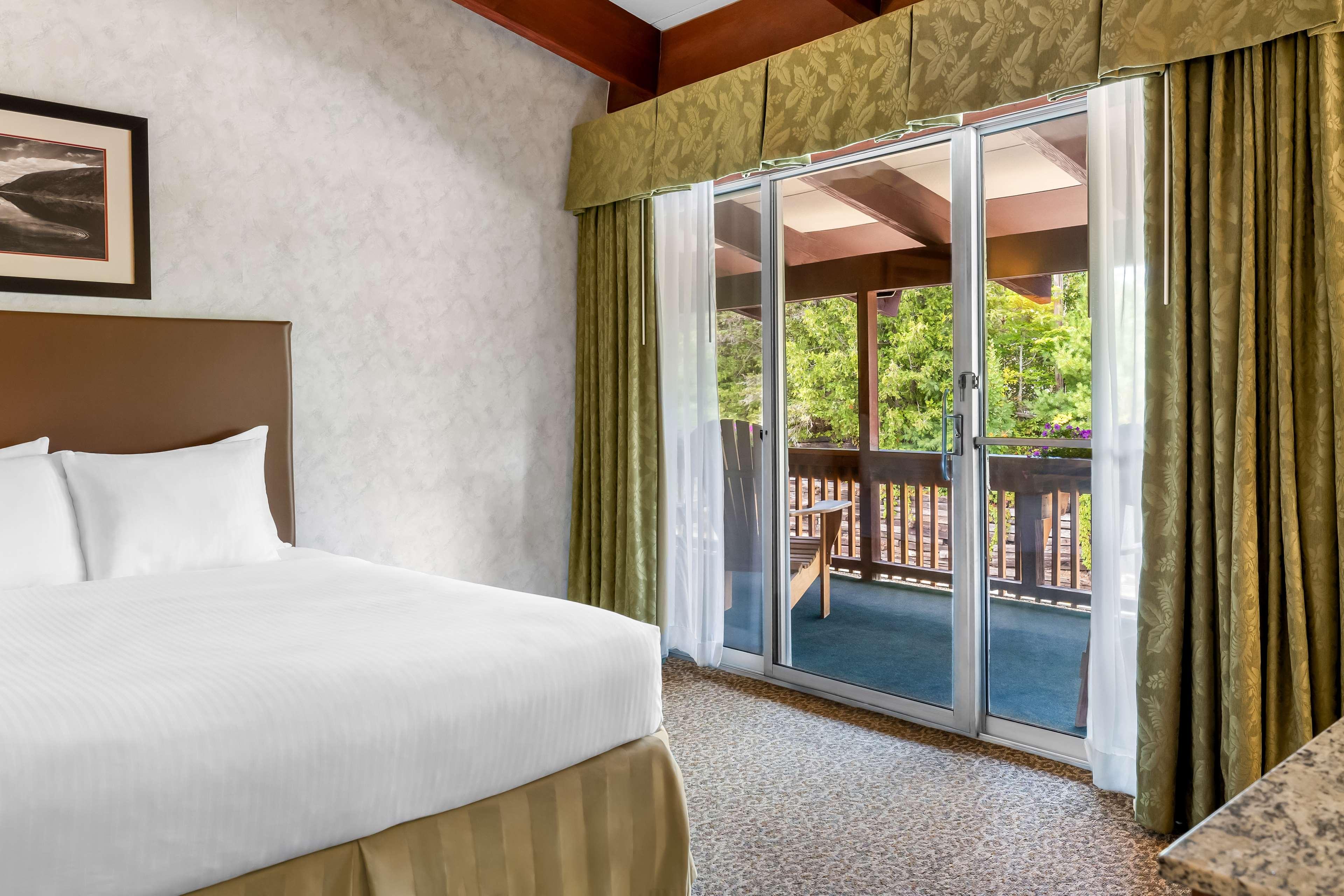 Interior, 2 Queen Beds, Balcony