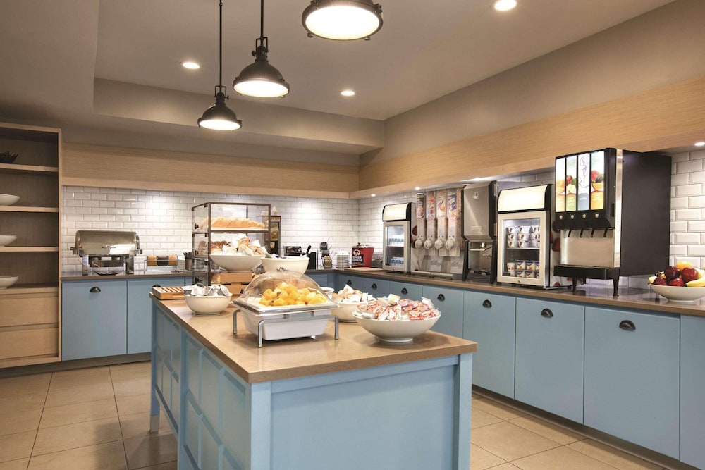 Country Inn & Suites By Radisson, Atlanta Airport North, GA 42/54
