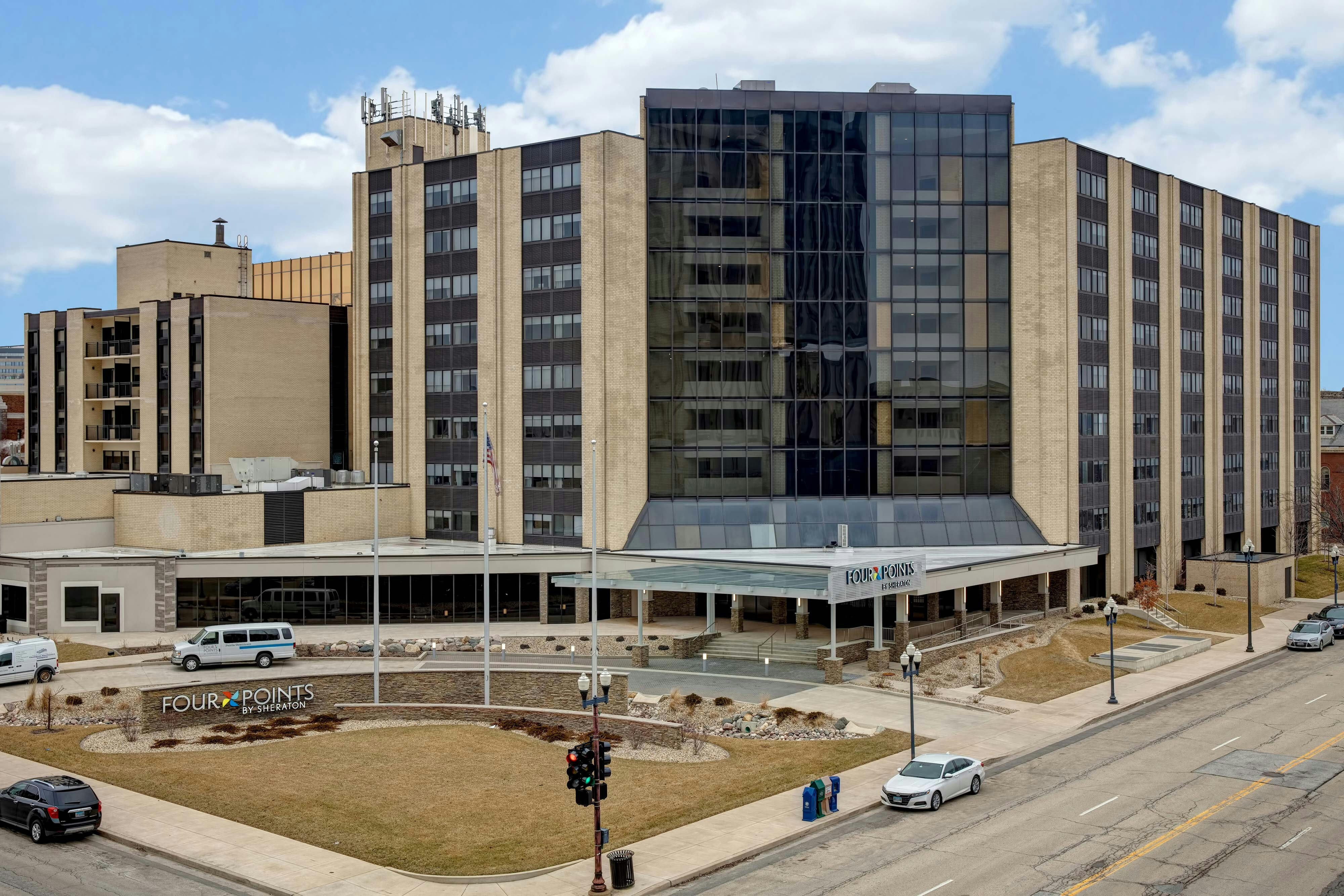 Four Points By Sheraton Peoria 50/50