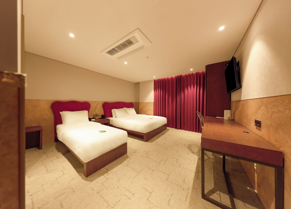 Capace Hotel 36/73
