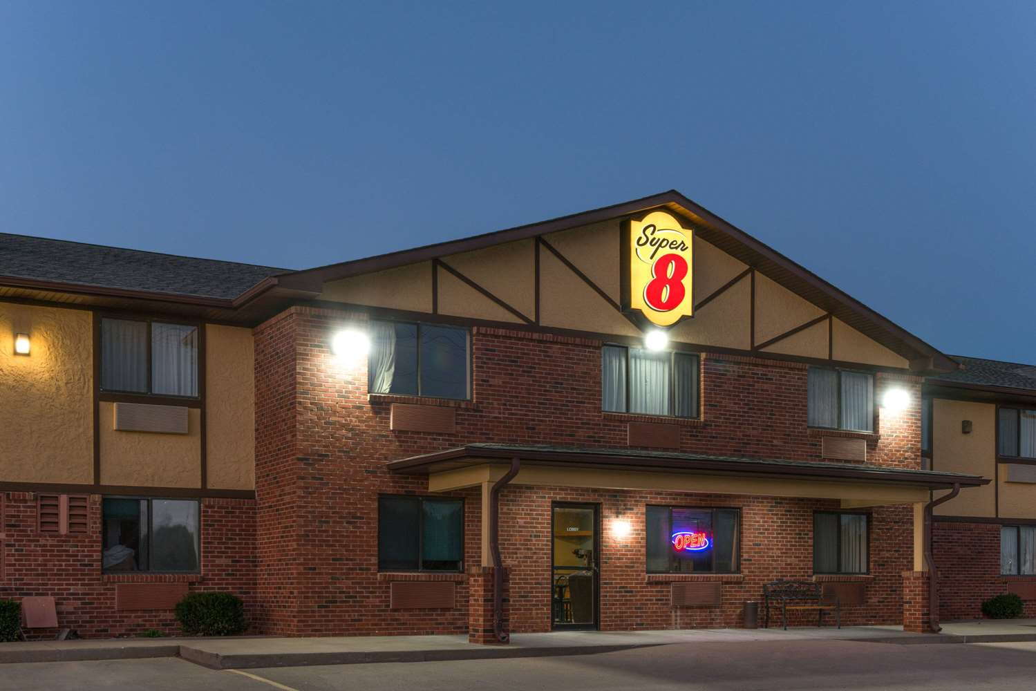 Super 8 by Wyndham Warrenton 2/16