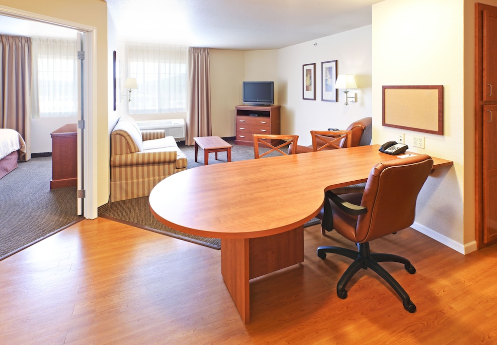 Candlewood Suites Fayetteville – University of Arkansas 50/63