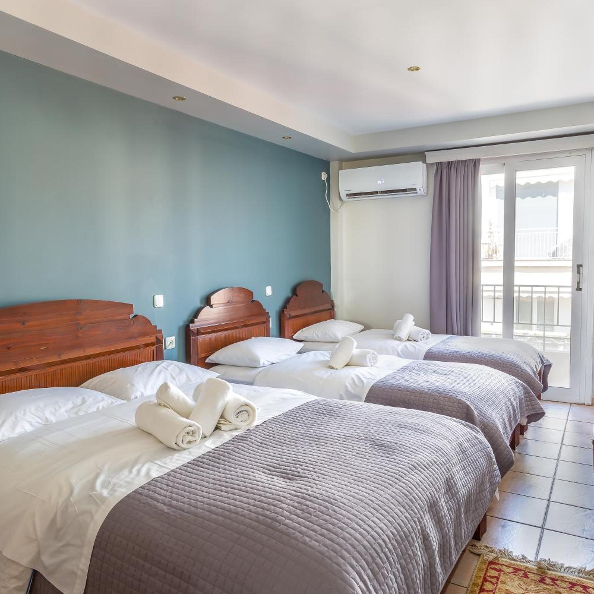 Byron Hotel 14/73