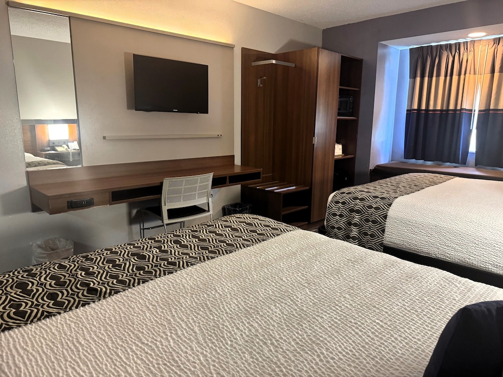 Microtel Inn And Suites Gardendale 30/33