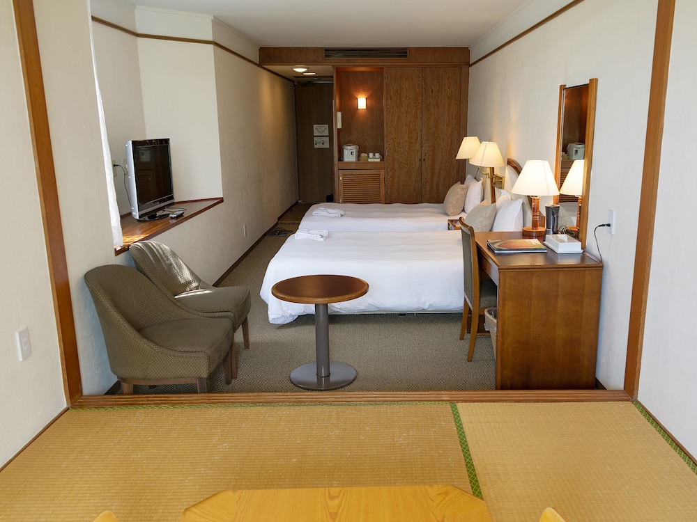 Hotel Moon Beach Okinawa 12/68