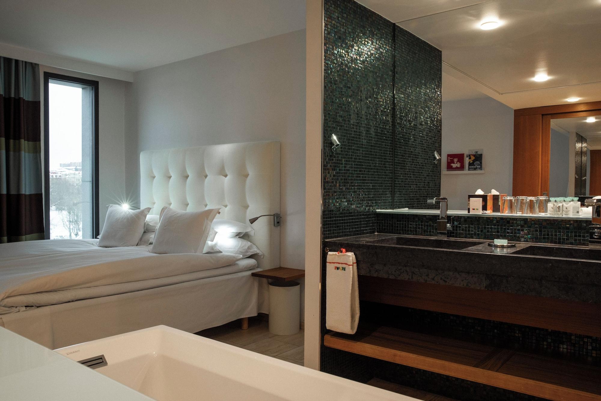 Superior, Open Bathtub
