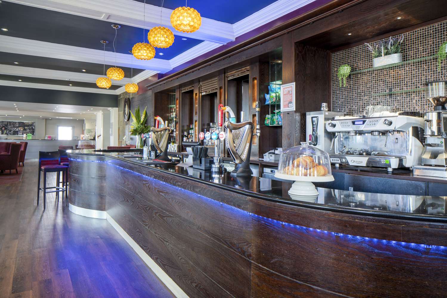 London Croydon Aerodrome Hotel by Sunday 29/29