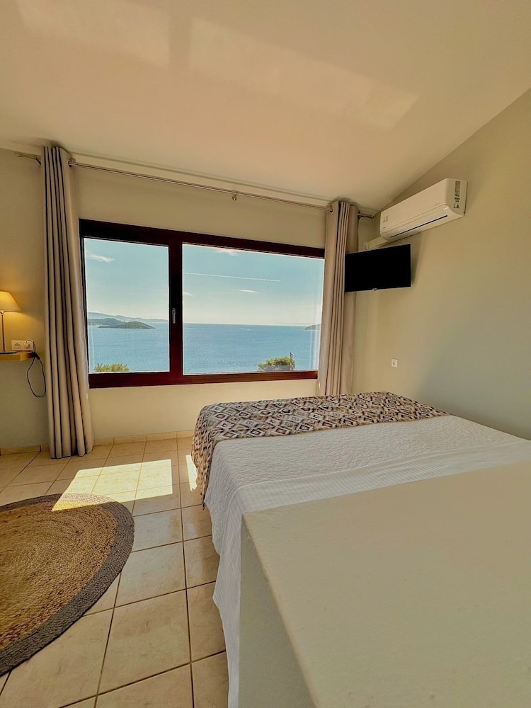FIORELLA SEA VIEW 12/30