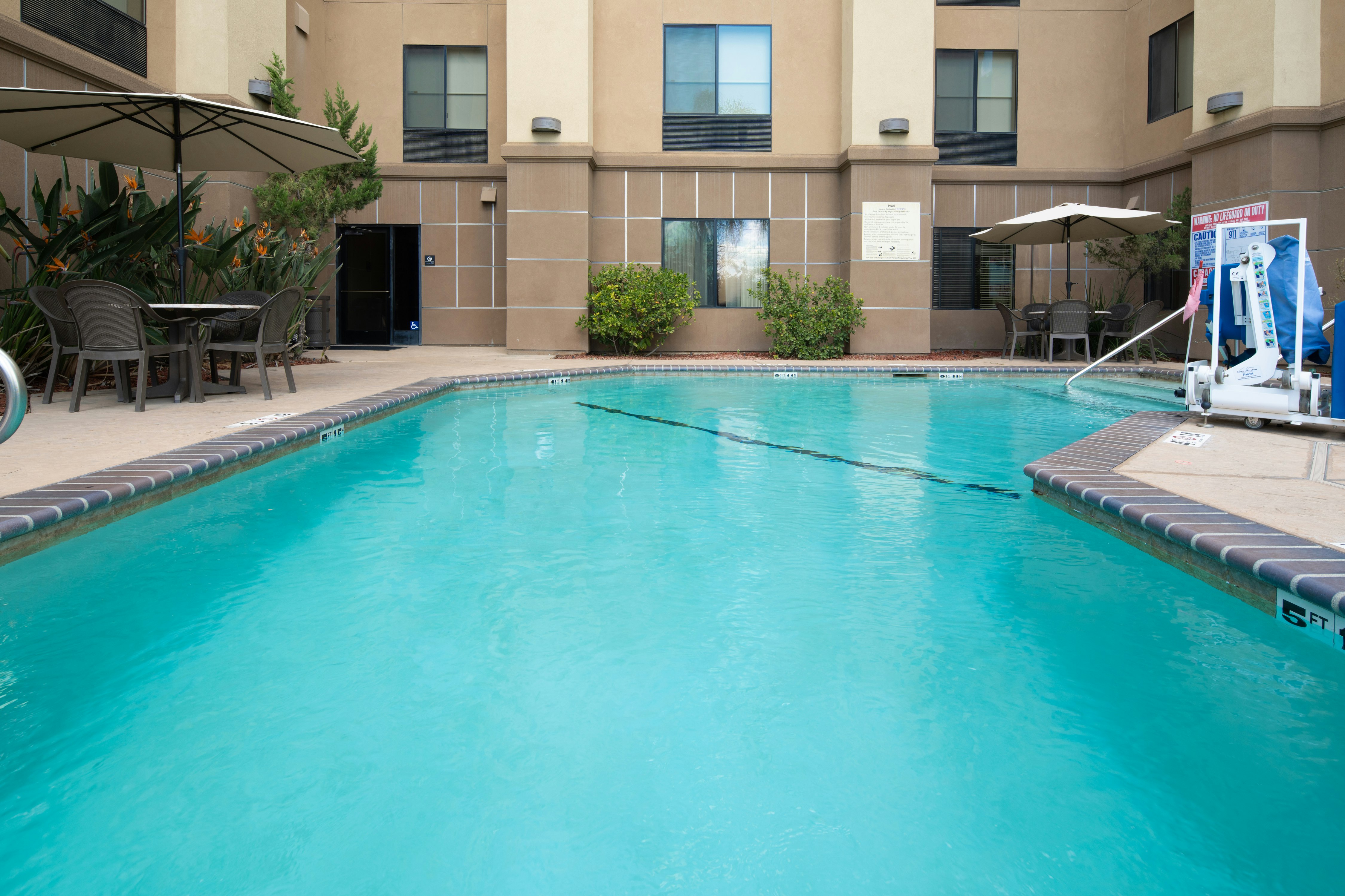 Hampton Inn Visalia 46/47