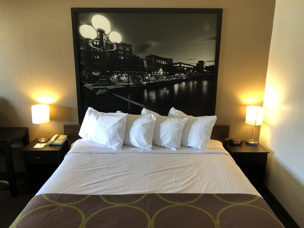 Super 8 By Wyndham Fernley 5/25