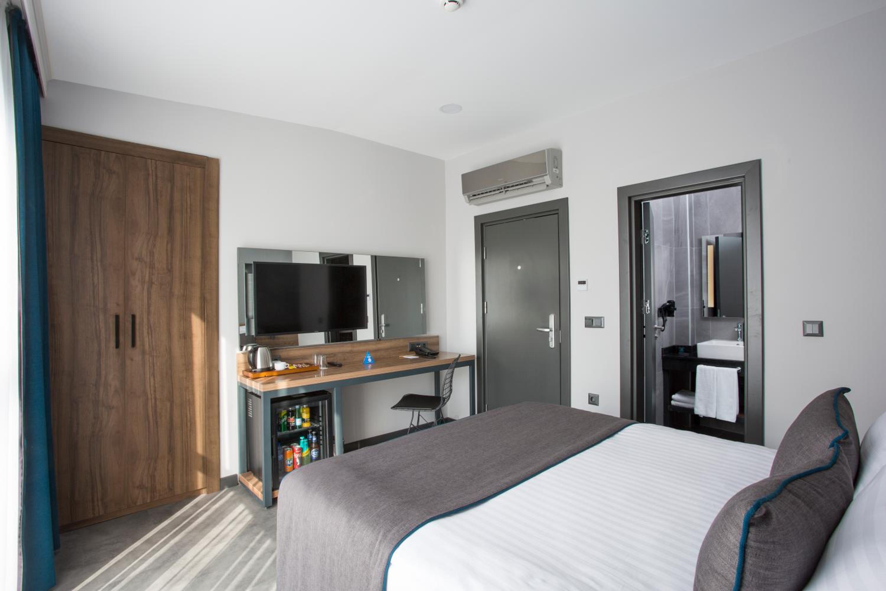 Room, Double Bed