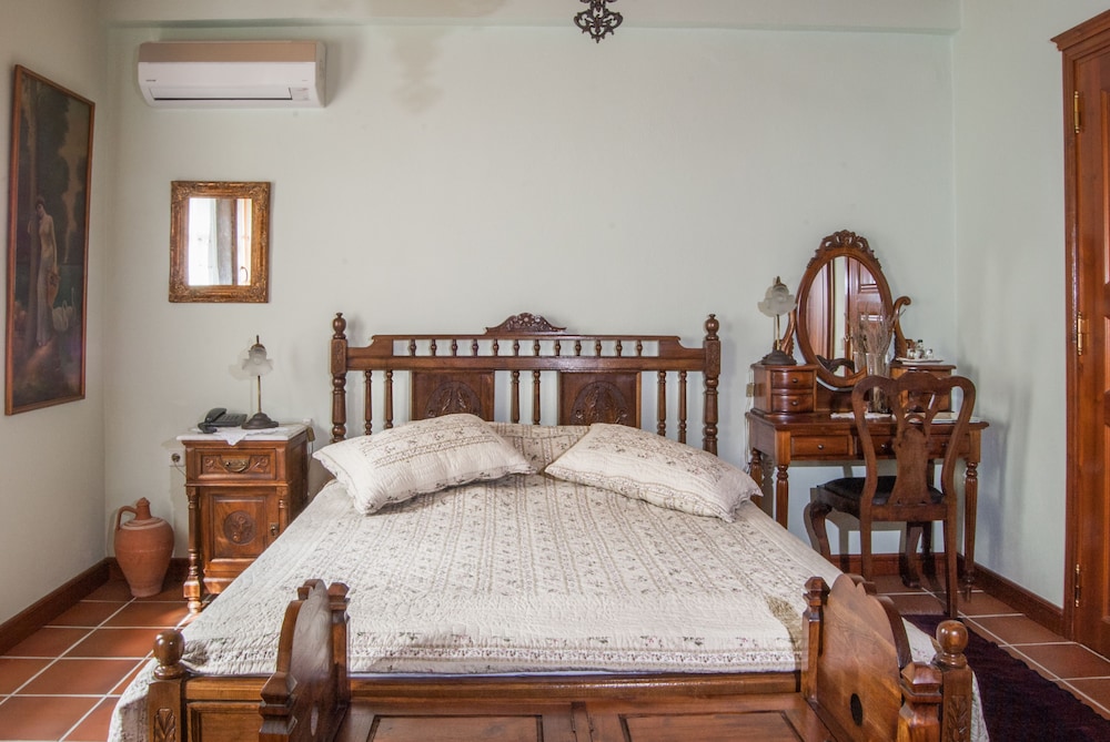 Viraggas Traditional Hotel 9/50