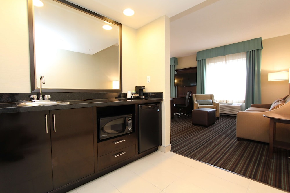 Hampton Inn and Suites by Hilton St Johns Airport 4/40