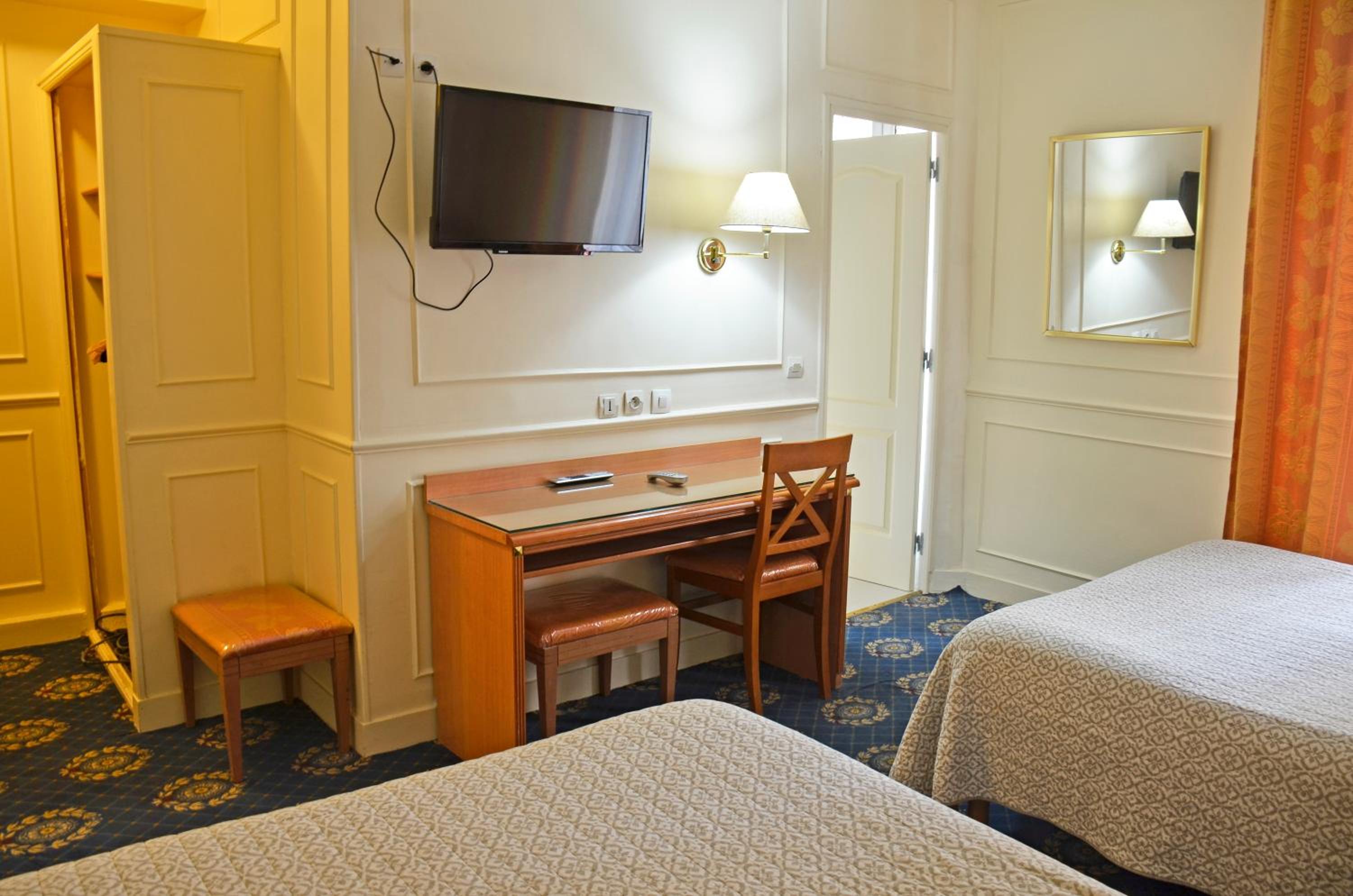 غرفة رباعية بسريرين مزدوجين، Hotel Havane Opera 2/2
