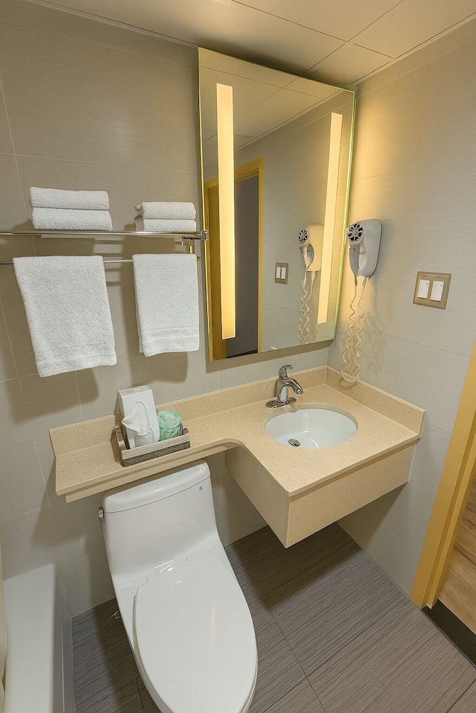 The Floral Park Motor Lodge 55/56