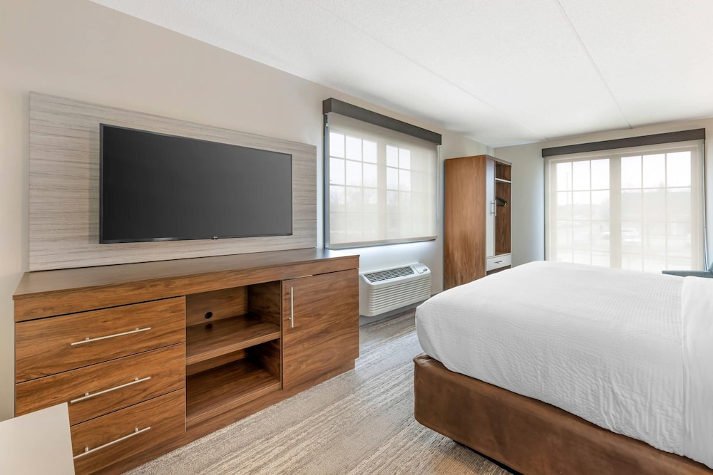 Upgrade, Efficiency, Suite, King Bed