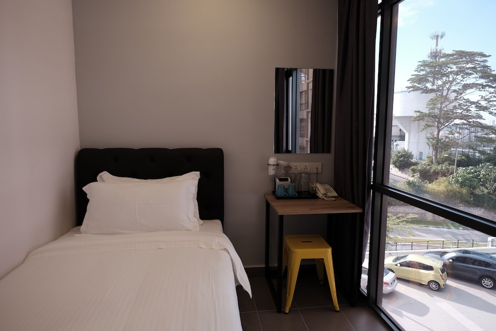 B Lot Hotel 16/51