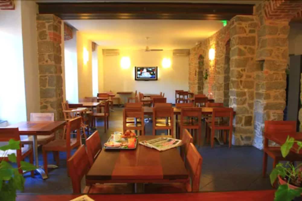 Kalliste Hotel 40/50