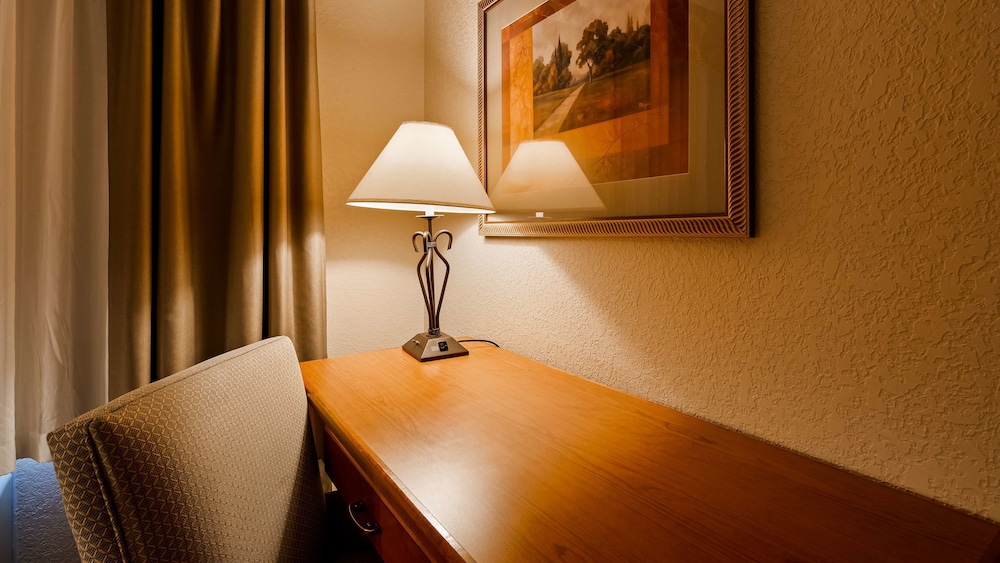 Best Western Plus Mid Nebraska Inn & Suites 40/41