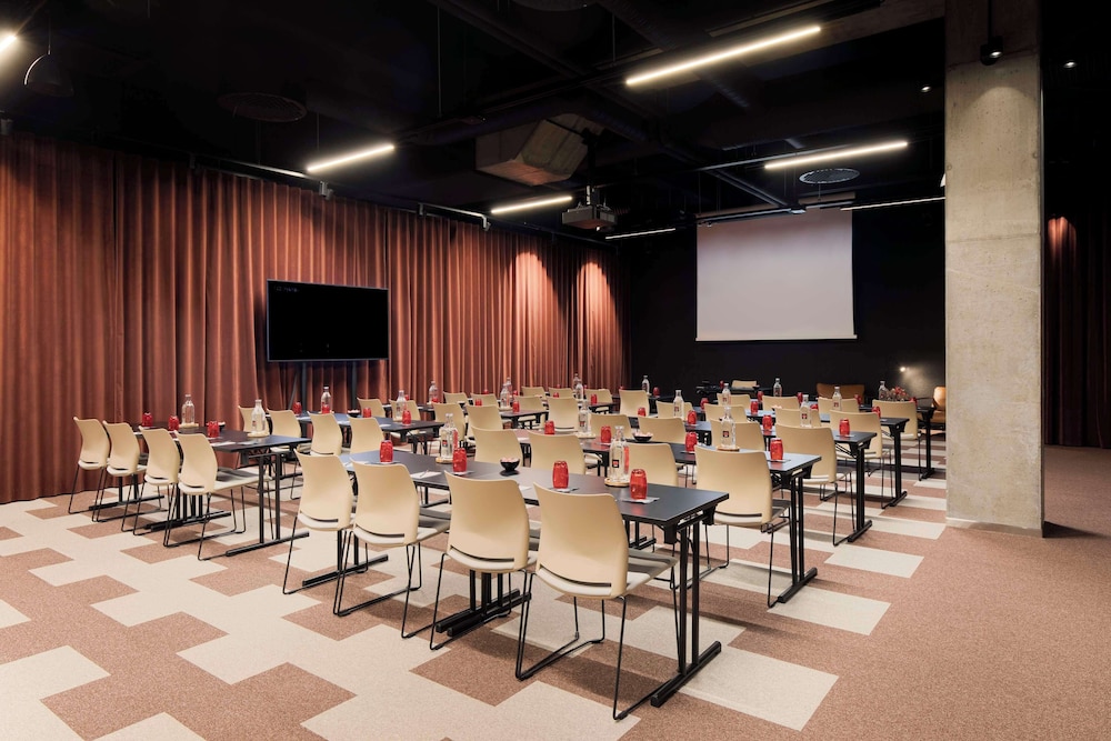 Radisson RED Helsinki 56/66