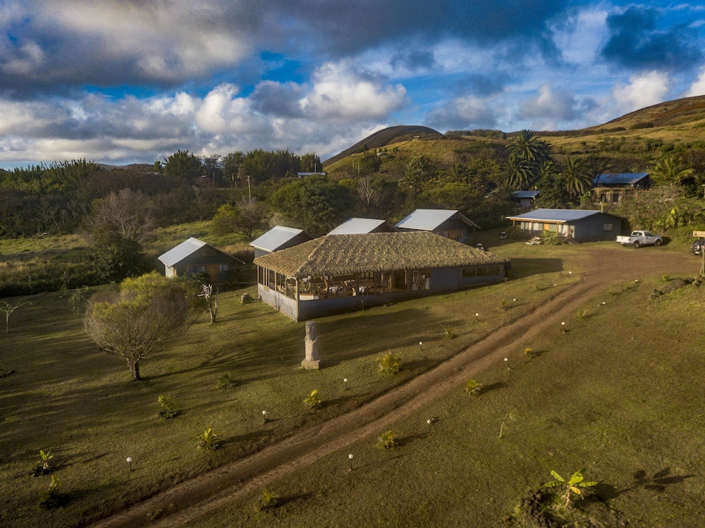 Hotel Y Cabanas Henua Iti 47/50