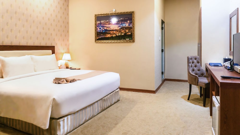 Ladalat Hotel 15/80