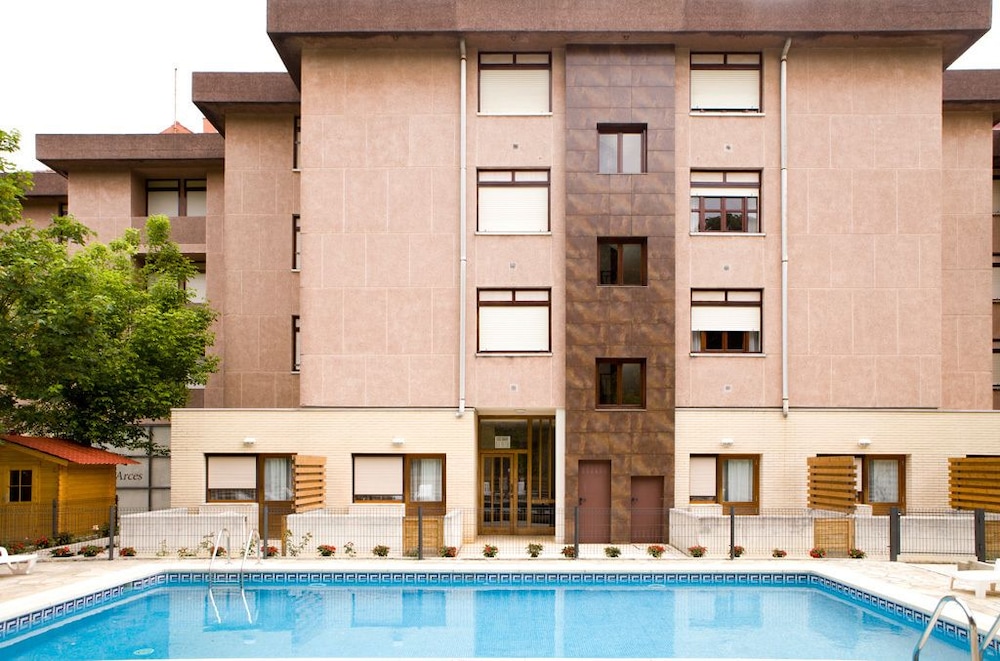Hotel Los Arces 12/68