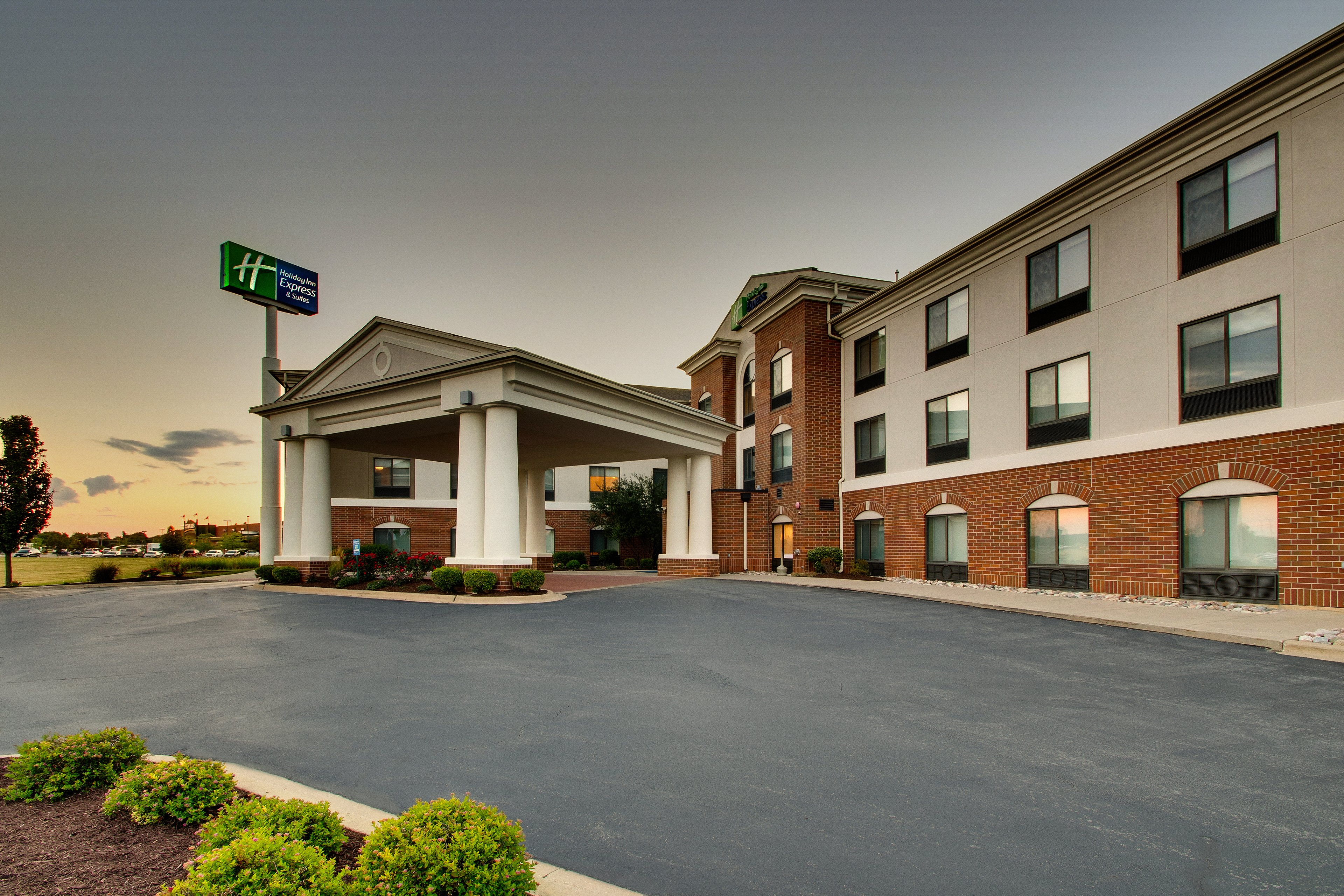 Holiday Inn Express Suites Morris 49/49