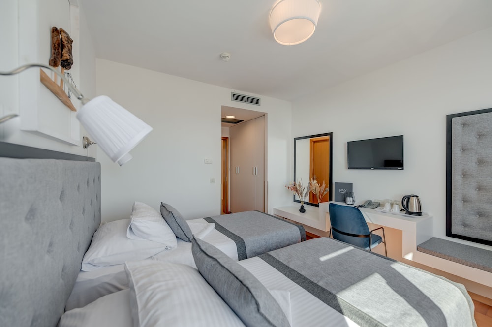 Hotel Pax 36/98