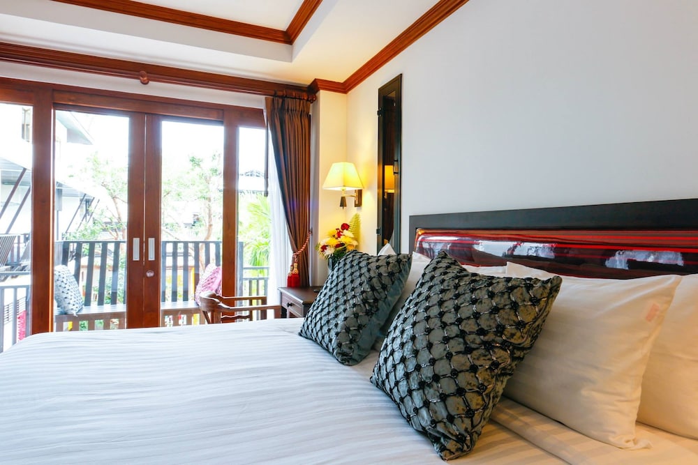 Baan Huen Phen 12/69