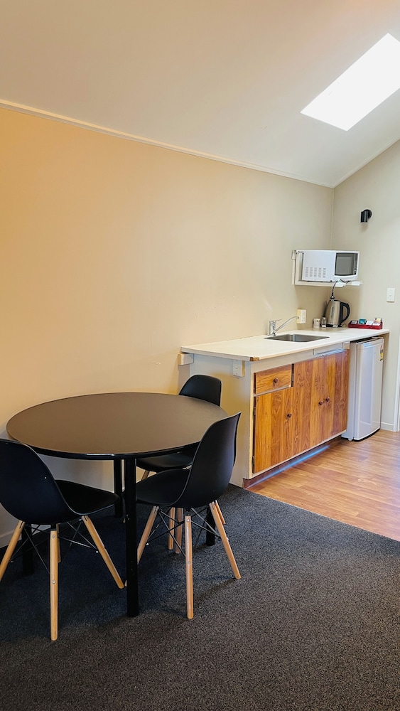 Bennetts Thermal Pools Motor Inn 32/44