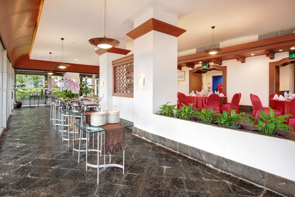 Lumire Hotel And Convention Centre 4/50