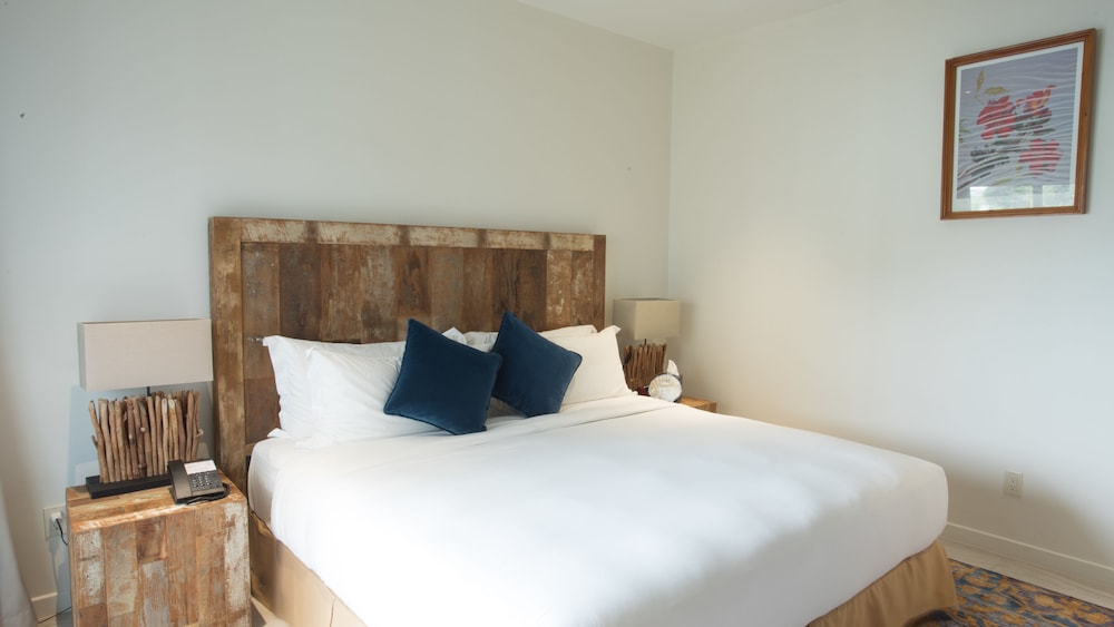 Marina, Cove, Suite, King and Twin Beds